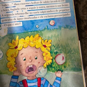 LIVRO INFANTIL “A menina que sentia bolhas de sabão”